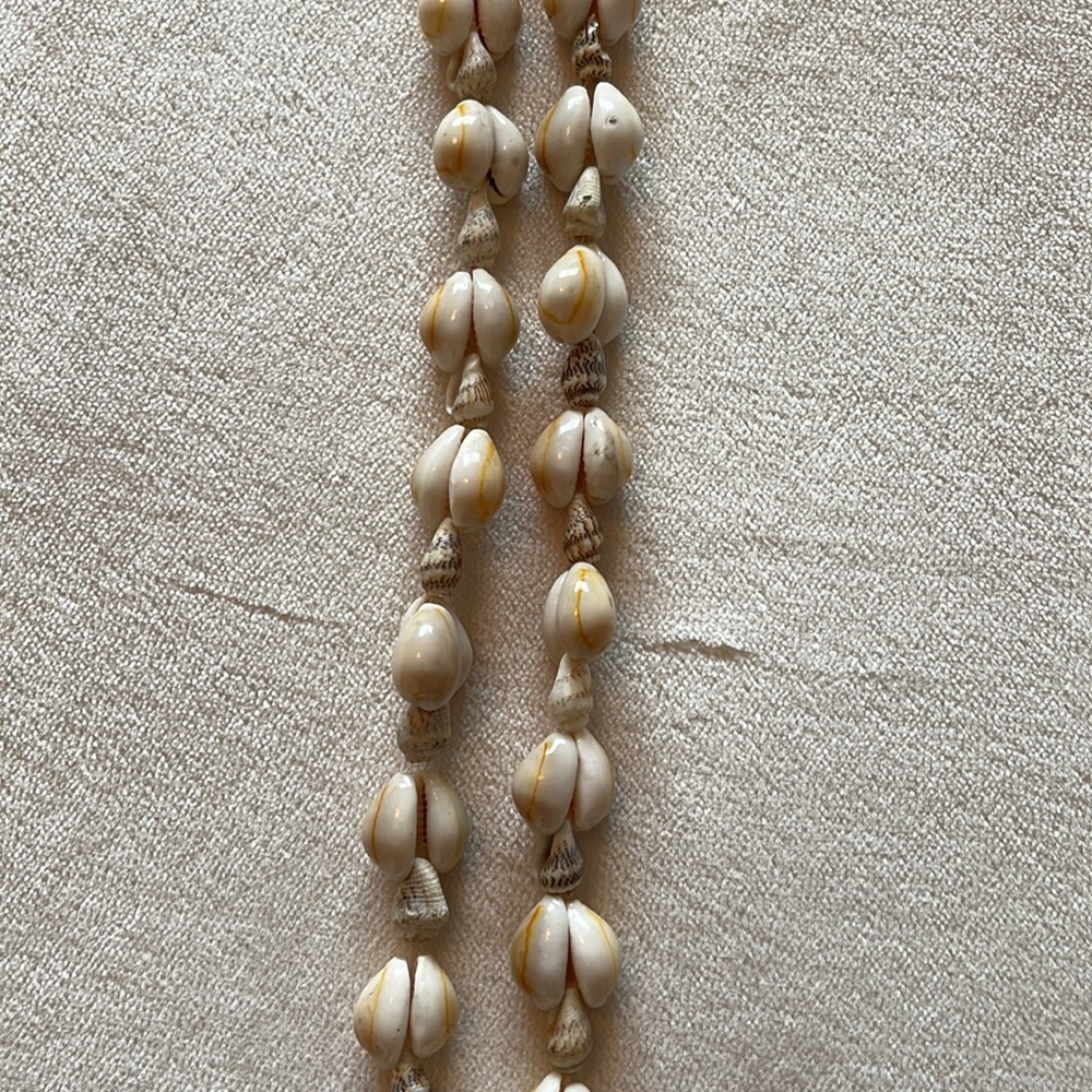 Shell Necklace - Picture 2 of 3